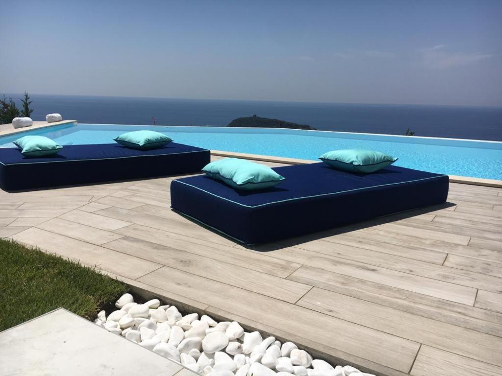 Luxury Villa Blue&Blanc Piscina A Sfioro Isola Diamante Exteriör bild