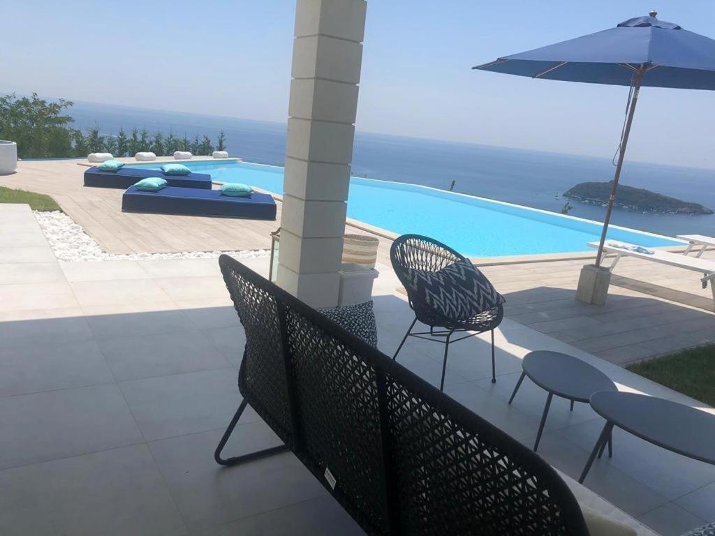 Luxury Villa Blue&Blanc Piscina A Sfioro Isola Diamante Exteriör bild